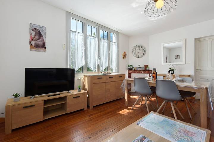 Apartamento entero, Apartamento « Gîte de l'isard »: vistas a la montaña, jardín privado y Wi-Fi in Pierrefitte-Nestalas, Parque nacional de los Pirineos