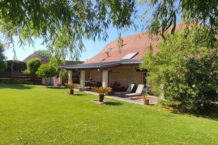 Location de vacances pour 8 personnes dans Uzan
