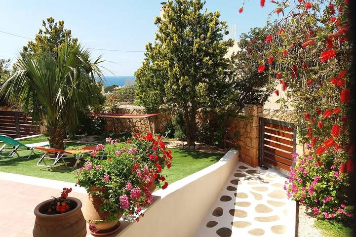 Villa for 8 people, with garden - 1