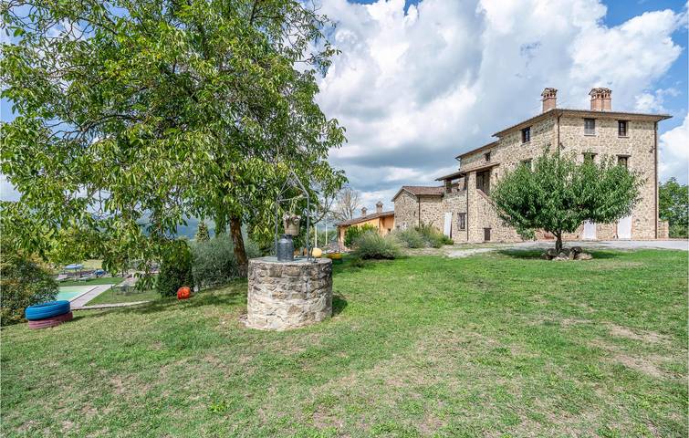 Location de vacances pour 29 personnes, avec jardin ainsi que terrasse et piscine, animaux acceptés à Città di Castello - 2