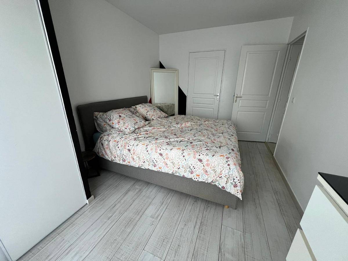 Four-Bedroom House in Montlouis-sur-Loire, Région de Tours