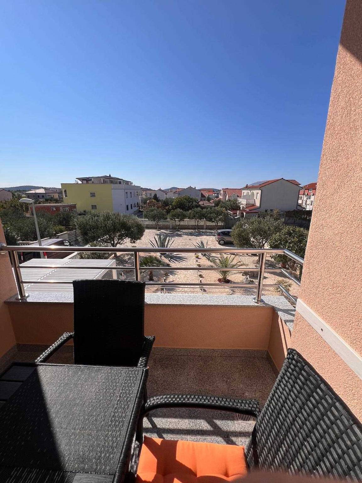 Ganze Wohnung, 2 bedroom apartment Milenko 3 in apartment house in Vodice, Šibenik-Knin