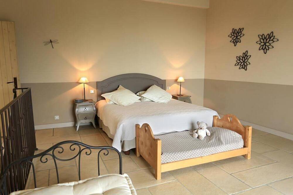 Appartement entier, Gîte meublé **** duplex 75m2, dans charmante bastide, déco soignée, impeccable. in Vence, Côte méditerranéenne (France)