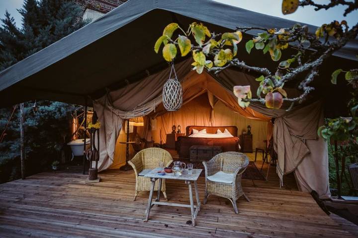 Zelt für 2 Personen, mit Balkon und Terrasse sowie Garten und Ausblick an der Mosel