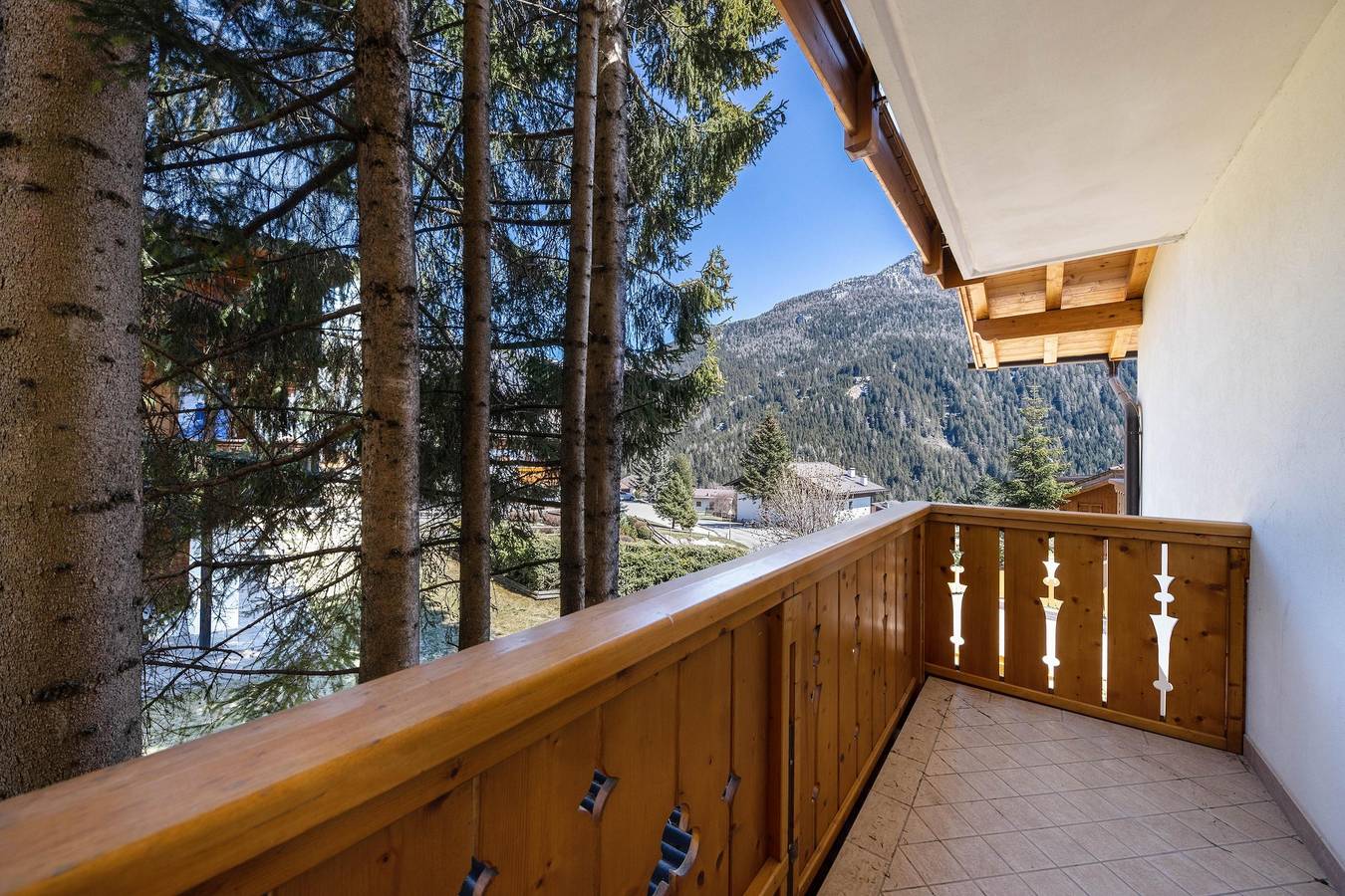 Ganze Wohnung, Charmante Ferienwohnung "Majon d'Aisciuda Latemar" mit Blick auf die Berge in San Giovanni di Fassa, Dolomiti Superski