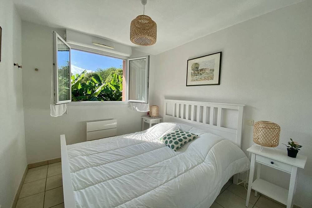 Entire apartment, Cambo Renovated T2, 2 Sleeps, Balcony, Wi-Fi in Cambo-les-Bains, Bayonne region