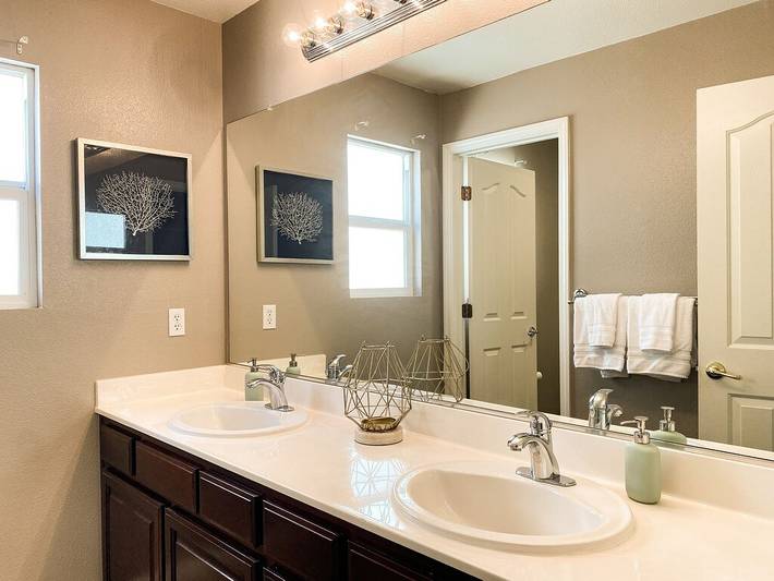 Vacation rental for 14 people in Daly City