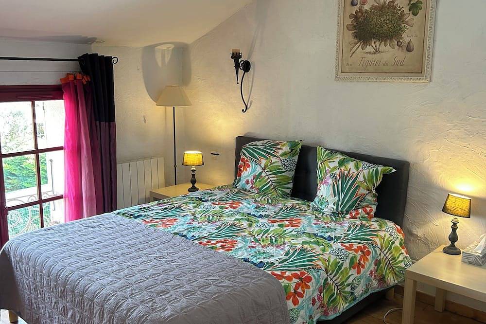 Stenen huis \"bieslook\" in Mirabel-aux-Baronnies, Nyons en omgeving