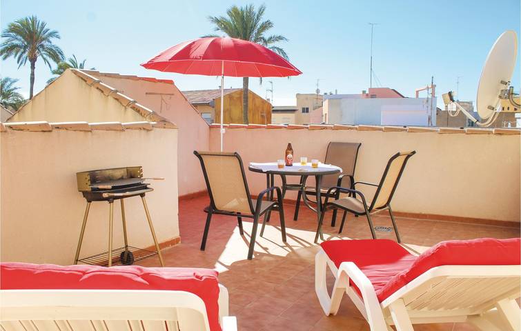 Entire holiday apartment, Beachfront Apartment with AC & Terrace in Los Alcázares, Costa Cálida