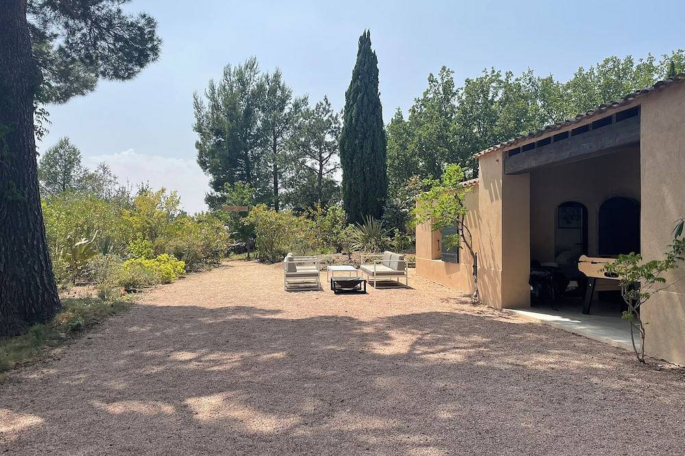 5ha property with exceptional views 15mn from Aix-en-Provence in Rousset, Region de Aix-en-Provence
