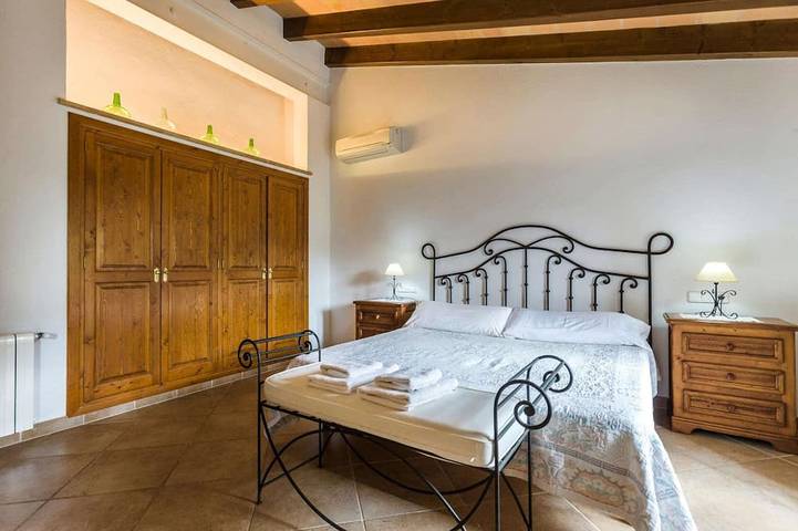 Cadell Gran - Seven Bedroom Villa, Sleeps 14 in Sa Pobla, North Majorca
