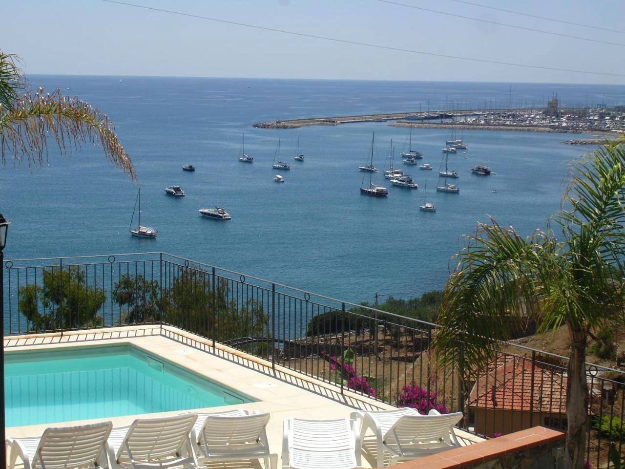 Ganze Wohnung, Villa del Mare Ligure Terme & Spa Piscina a 37 gradi in Aregai, Cipressa