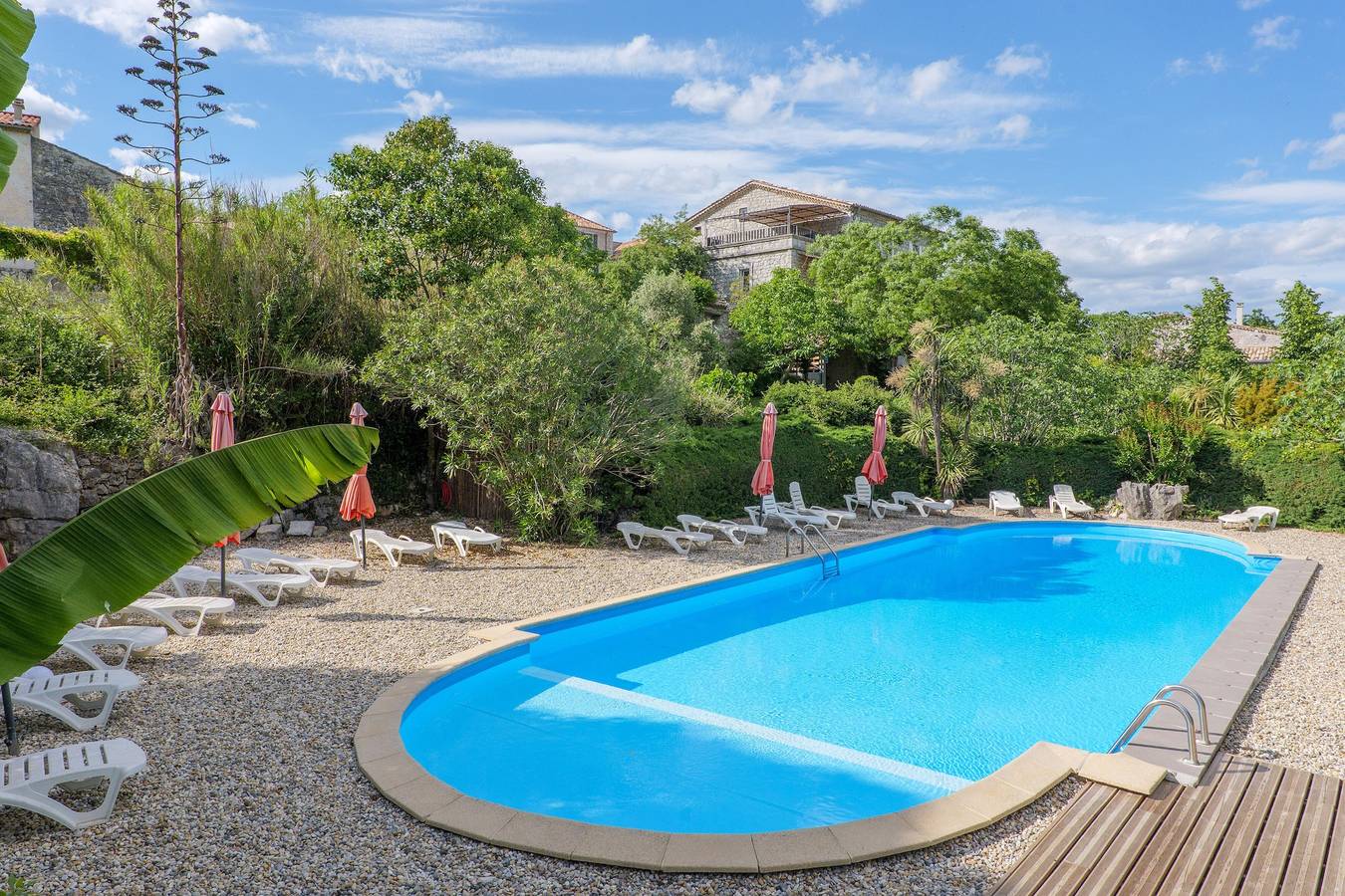 Ganze Wohnung, Gîte „Les Combes“ mit Gemeinschaftspool, Wlan und Klimaanlage in Chauzon, Ardèche
