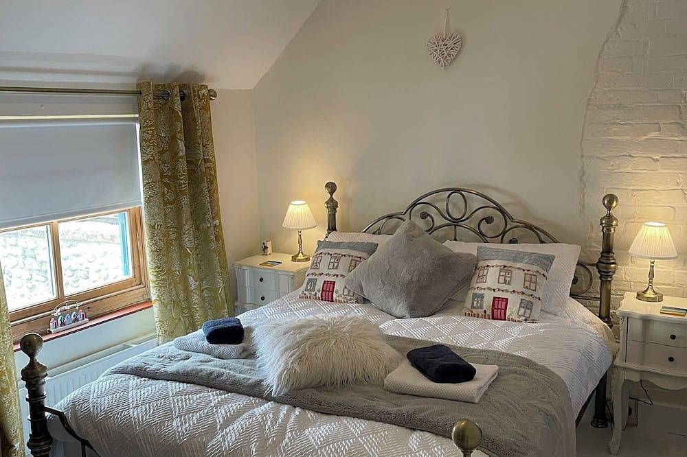 Cosy seaside cottage one minute walk from the beach. Dog friendly! in Cromer, Norfolk Coast