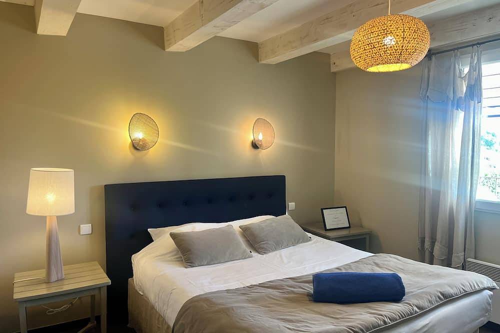 Forcalquier, Villa with private pool in luxury hotel residence. in Forcalquier, Regionaler Naturpark Luberon