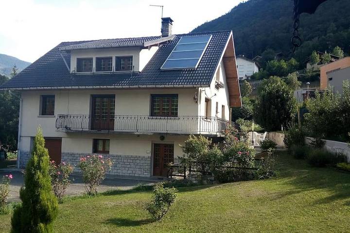Location de vacances pour 7 personnes, avec Balcon et Terrasse ainsi que Jardin et Vue dans Salins-Fontaine