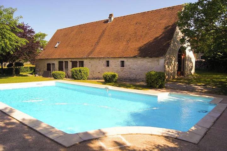 Gîte pour 8 personnes, avec jardin, animaux acceptés à Reilhac