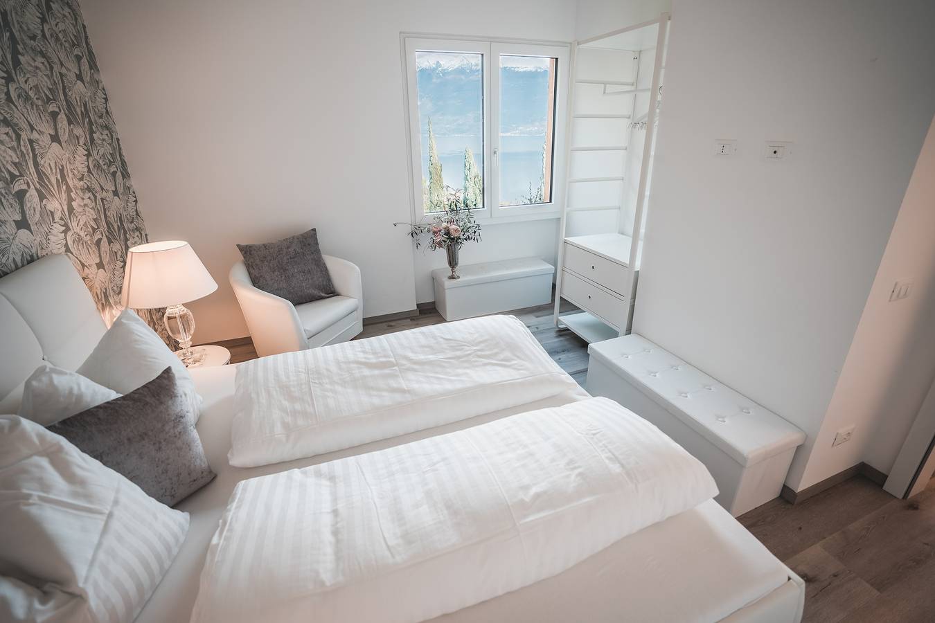 Ganze Wohnung, Ferienwohnung "Montelago" mit Wlan, Balkon & Pool in Gargnano, Gardasee-Berge