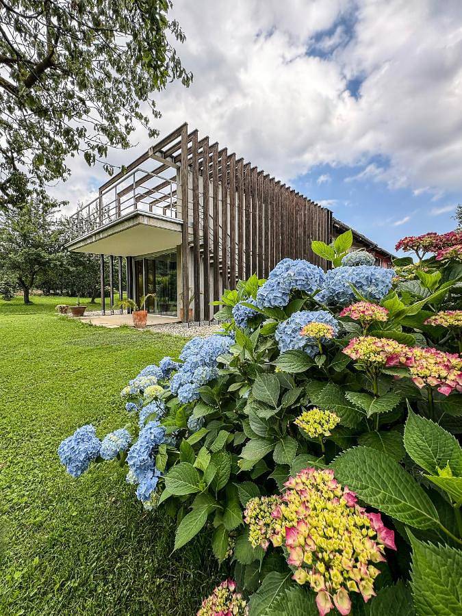 Ferienwohnung für 2 Personen, mit Terrasse und Garten sowie Ausblick in Biella