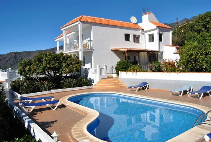Ferienwohnung für 4 Personen, mit Balkon und Terrasse sowie Garten und Pool in El Paso