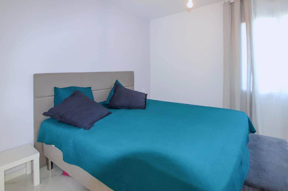 Cozy home in Sauveterre in Sauveterre, Nimes region