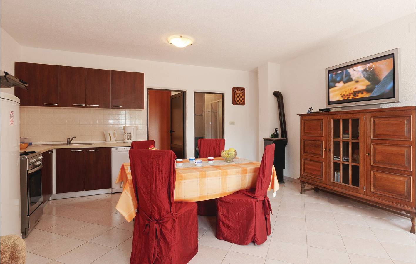 Ganze Ferienwohnung, Gemütliche Ferienwohnung mit Meerblick, Pool, Terrasse und Parkplatz in Cesarica in Cesarica, Naturpark Velebit