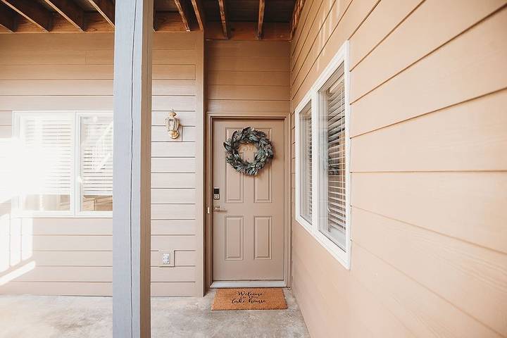 Vacation rental for 8 people, with hot tub and terrace, with pets in Smith Mountain Lake