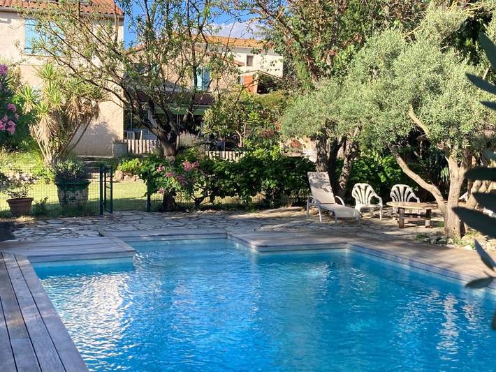 Appartement de vacances pour 4 personnes, avec jardin ainsi que vue et piscine, animaux acceptés