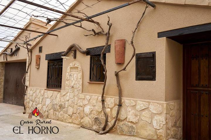 Casa de vacaciones para 13 personas, con jardín además de terraza y vistas en Rincón de Ademuz - 3