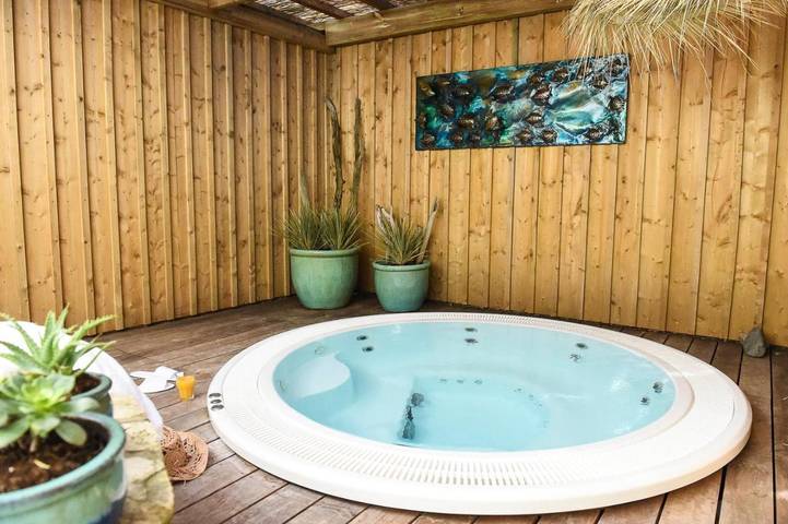 Hôtel pour 2 personnes, avec jardin ainsi que sauna et jacuzzi, animaux acceptés dans Plage du Bureau - 2