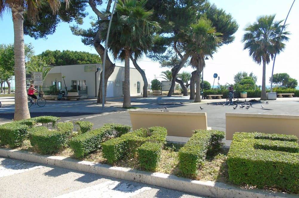 Entire apartment, Homiday - Felicioni Alba Adriatica, Two-room apartment Ground floor in Alba Adriatica, Teramo Province