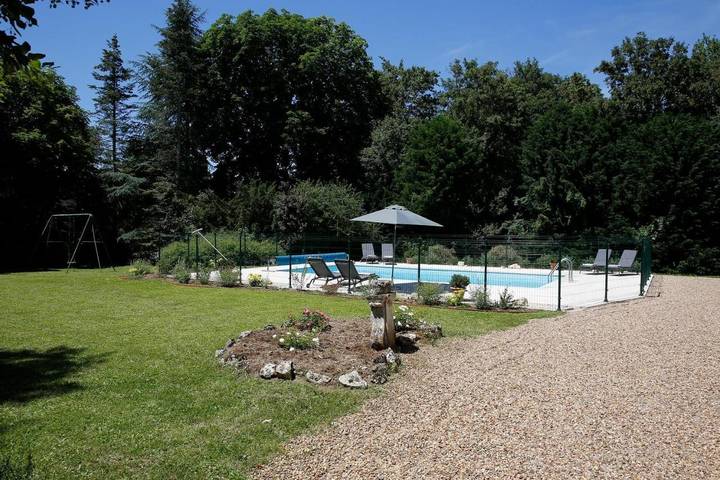 Location de vacances pour 2 personnes, avec jardin et terrasse ainsi que vue et piscine à Vineuil - 4