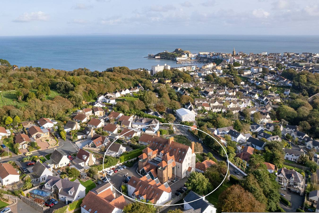 Appartement entier, 10 Mansion House - Indoor Pool, Sea Views, Gym in Tenby, Pembrokeshire