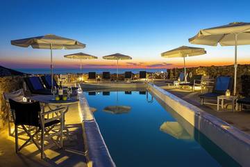 Location de vacances pour 4 personnes, avec piscine ainsi que jardin et balcon dans Folégandros