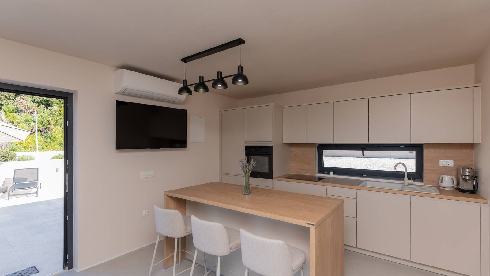 Casa Bianca-Brac by Villas Guide in Selca, Povlija, Selca und Sumartin