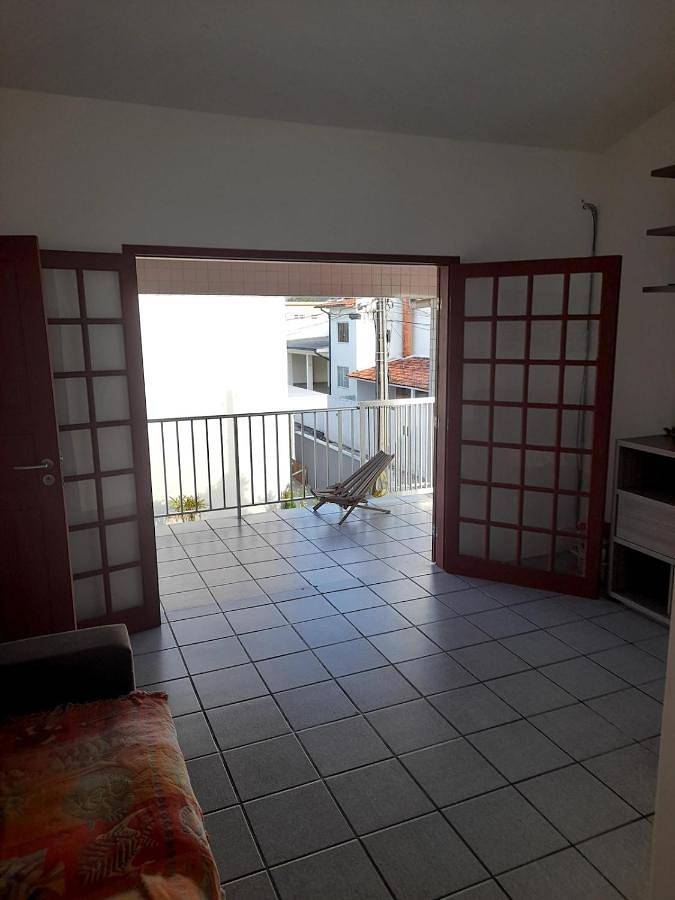 Casas e apartamentos de temporada para 4 pessoas, com balcão, adaptado a crianças em Pântano do Sul