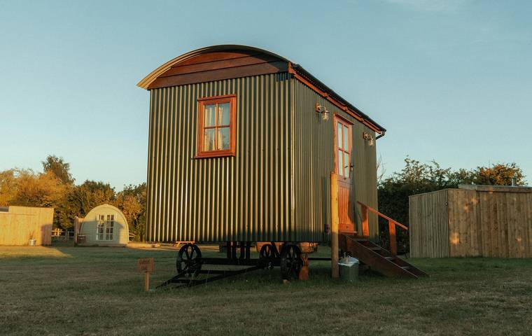 Glamping for 2 people in Wiltshire