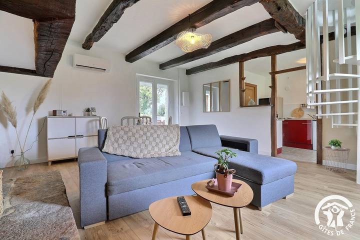 Gîte pour 4 personnes, avec jardin ainsi que jacuzzi et terrasse à Bazouges-la-Pérouse