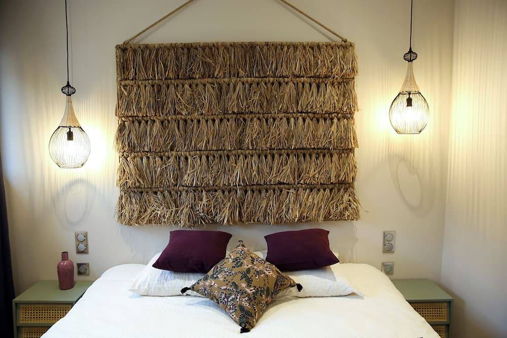 Entire apartment, Gîte écolodge**** 2 to 4 people people in the heart of a 3-hectare park in Saint-Affrique, Parc naturel régional des Grands Causses