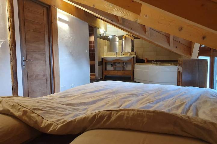 Ganze Wohnung, Le Typique Atypique Spacieux 140 m2 au Centre du Hameau de Perroix in Talloires-Montmin, Annecy und Umgebung
