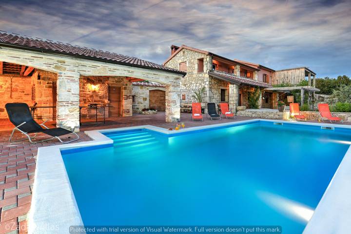 Ferienhaus für 10 Personen, mit Terrasse und Garten in Zadar