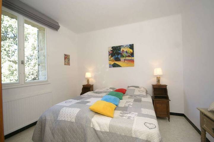 Location de vacances pour 10 personnes, avec terrasse ainsi que jardin et piscine, animaux acceptés à Crillon-le-Brave - 3