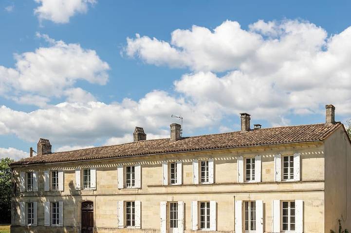 Gîte pour 14 personnes, avec Jardin à La Lande-de-Fronsac