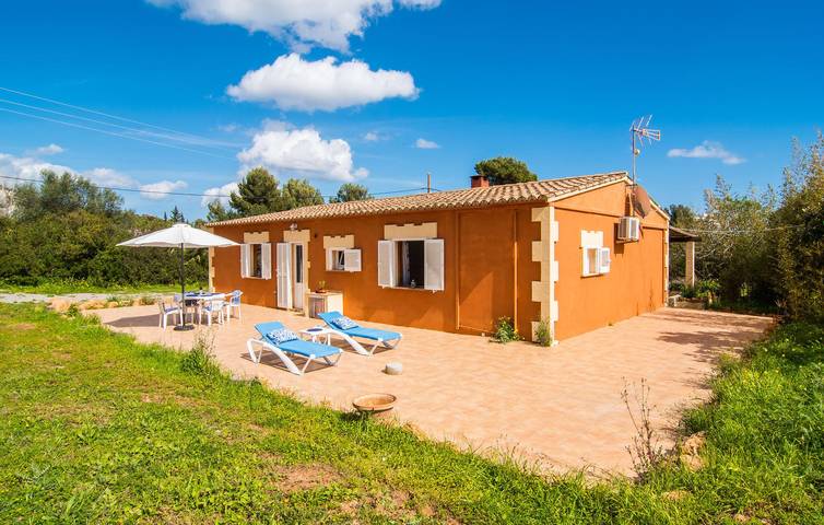 Sonnige Wohnung mit Terrasse & Pool, 800m zur Cala de n'Aladern in Font de sa Cala, Capdepera