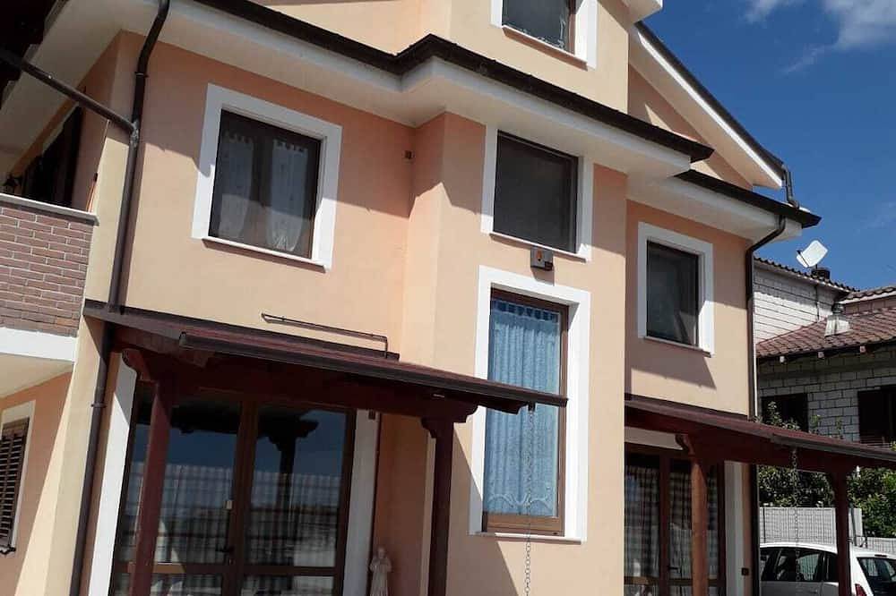 Entire apartment, Flora house sea and mountain view. All are welcome!!! in Torrevecchia Teatina, Chieti Province