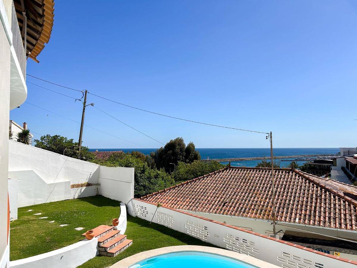 House T3 with Sea View and Private Pool - 5 minutes walk from the beach in Praia do Ouro, Sesimbra