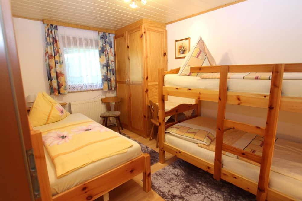 Ganze Wohnung, Komfortable Wohnung mit großem Balkon und Pool in Liebenfels, Mittelkärnten