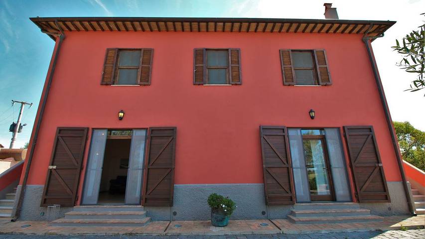 Agriturismo per 5 persone, con giardino e piscina in Provincia di Viterbo