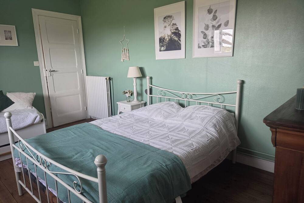 Quiet house close to beaches, port and shops in Montfarville, Cherbourg region