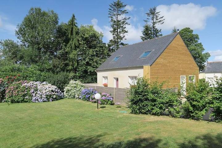 Gîte pour 5 personnes, avec terrasse à Cléden-Poher